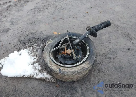 2019 Toyota Rav4 Limited z USA, uszkodzony, nr VIN 2T3Y1RFV4KW025084